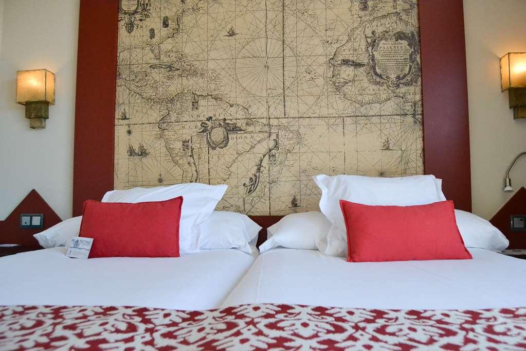 Ribera De Triana Hotel 4*
